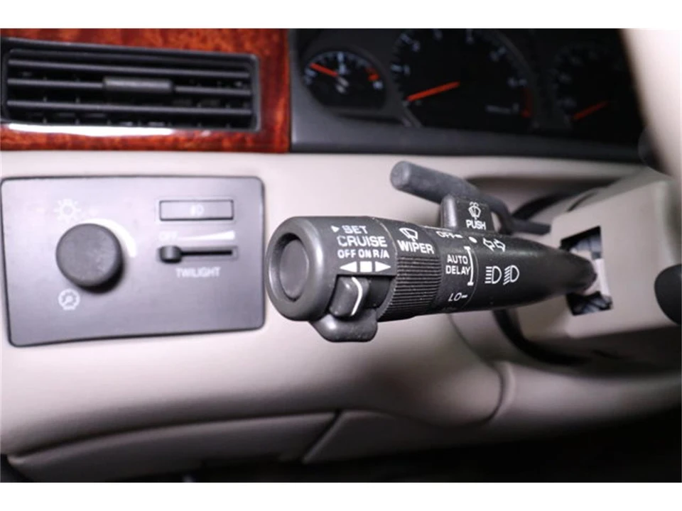 2002 Cadillac Eldorado 12th Gen - Image 14 of 31