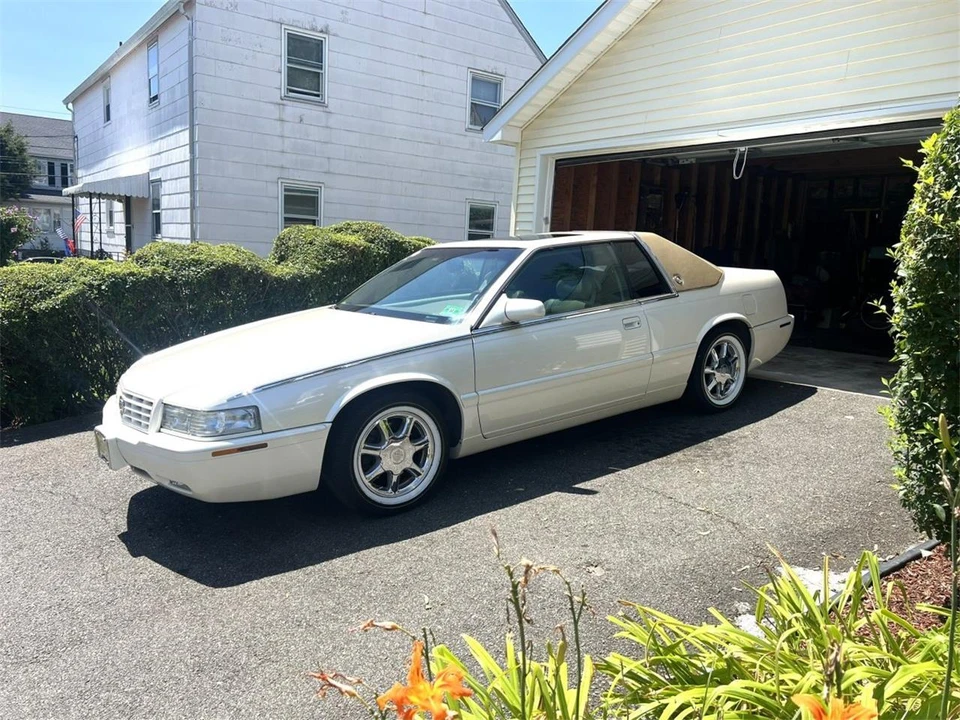 2002 Cadillac Eldorado 12th Gen - Image 3 of 31