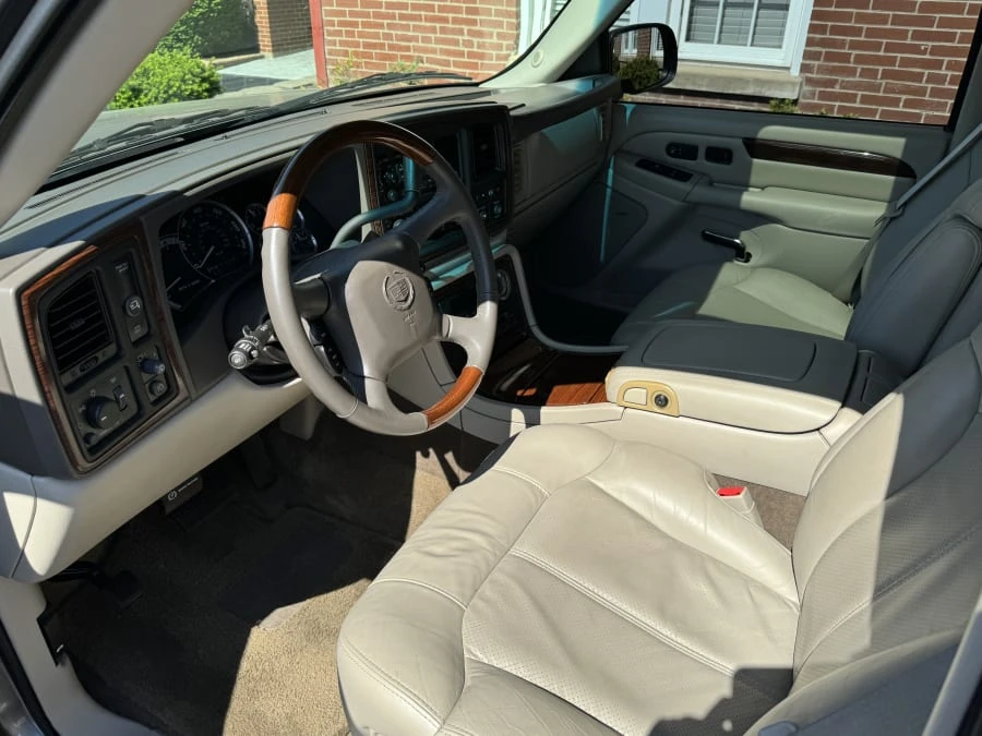 2002 Cadillac Escalade & EXT 2nd Gen - Image 6 of 9