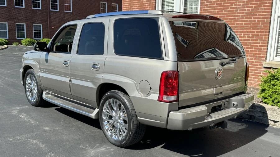 2002 Cadillac Escalade & EXT 2nd Gen - Image 3 of 9