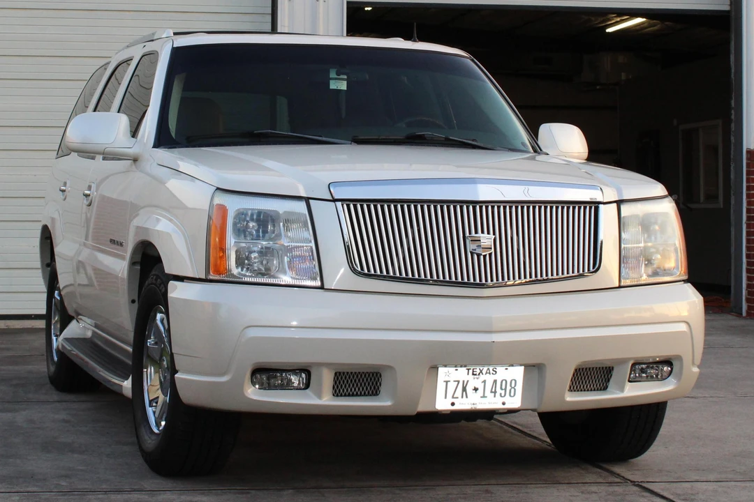 2002 Cadillac Escalade & EXT 2nd Gen - Image 2 of 5