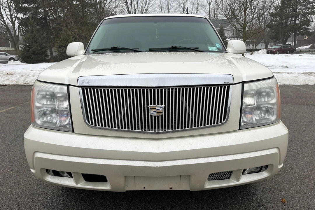 2002 Cadillac Escalade & EXT 2nd Gen - Image 2 of 31