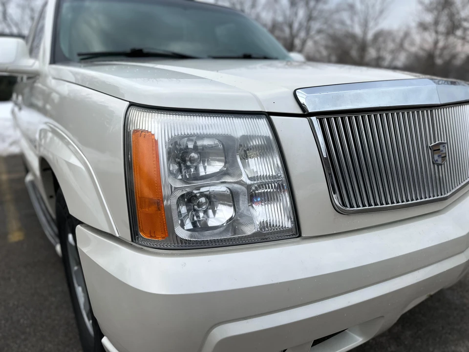 2002 Cadillac Escalade & EXT 2nd Gen - Image 17 of 31