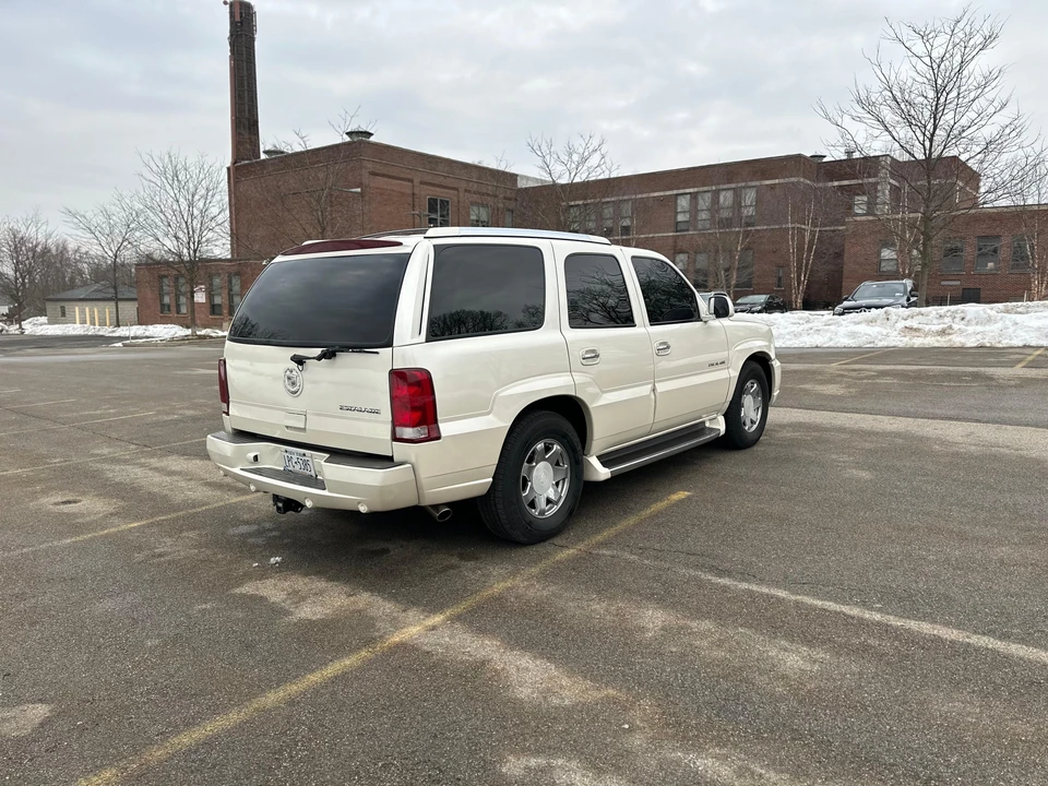 2002 Cadillac Escalade & EXT 2nd Gen - Image 12 of 31