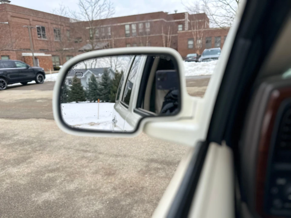 2002 Cadillac Escalade & EXT 2nd Gen - Image 28 of 31