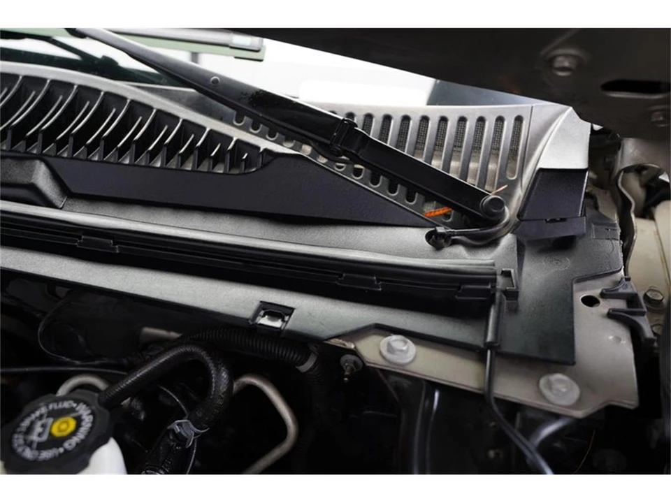 2002 Cadillac Escalade & EXT 2nd Gen - Image 28 of 31