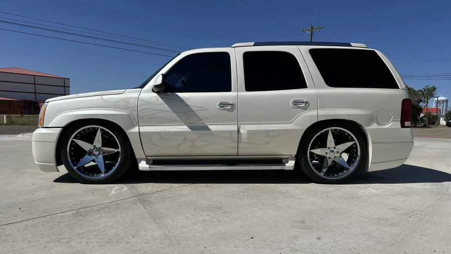 2002 Cadillac Escalade & EXT 2nd Gen - Image 2 of 31