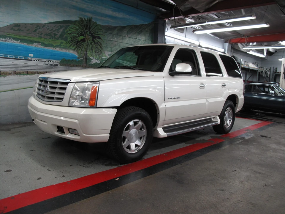 2002 Cadillac Escalade & EXT 2nd Gen - Image 2 of 31