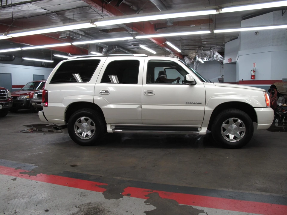 2002 Cadillac Escalade & EXT 2nd Gen - Image 7 of 31