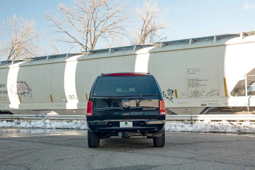 2002 Cadillac Escalade & EXT 2nd Gen - Image 9 of 31