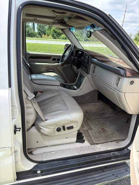 2002 Cadillac Escalade & EXT 2nd Gen - Image 12 of 17