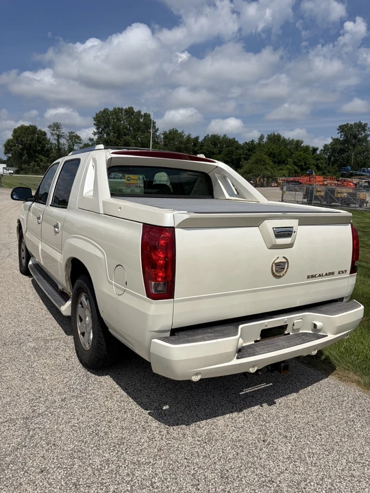 2002 Cadillac Escalade & EXT 2nd Gen - Image 16 of 17