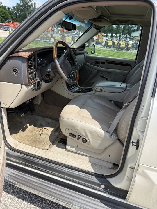 2002 Cadillac Escalade & EXT 2nd Gen - Image 11 of 17
