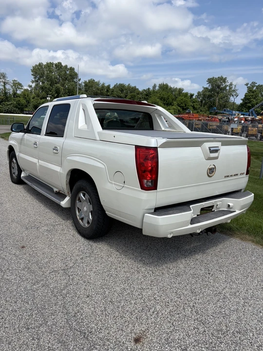 2002 Cadillac Escalade & EXT 2nd Gen - Image 4 of 17