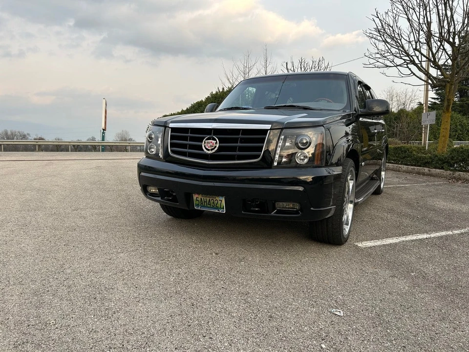 2002 Cadillac Escalade & EXT 2nd Gen - Image 3 of 30