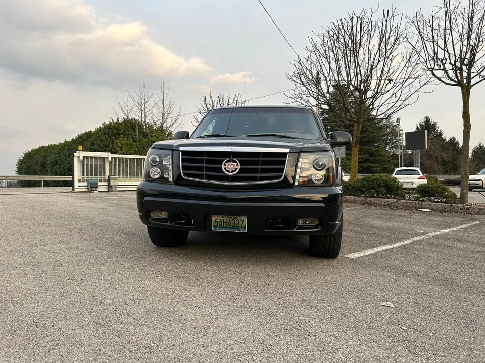 2002 Cadillac Escalade & EXT 2nd Gen - Image 2 of 30