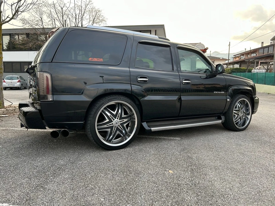 2002 Cadillac Escalade & EXT 2nd Gen - Image 12 of 30