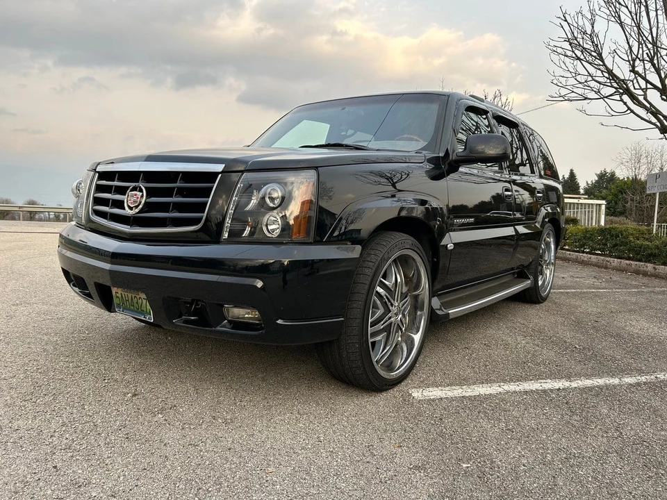 2002 Cadillac Escalade & EXT 2nd Gen - Image 18 of 30