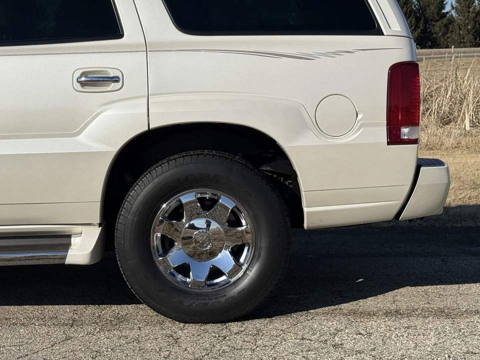 2002 Cadillac Escalade & EXT 2nd Gen - Image 26 of 31
