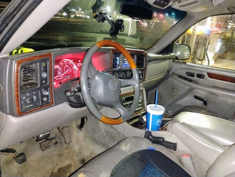 2002 Cadillac Escalade & EXT 2nd Gen - Image 9 of 9
