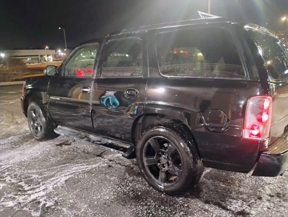 2002 Cadillac Escalade & EXT 2nd Gen - Image 5 of 9