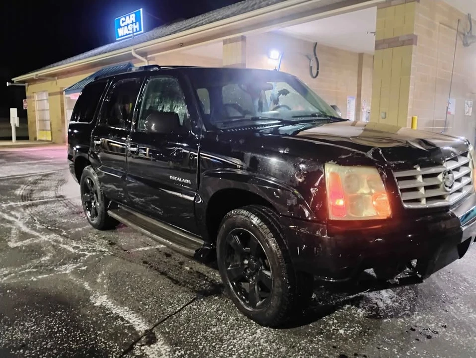 2002 Cadillac Escalade & EXT 2nd Gen - Image 4 of 9