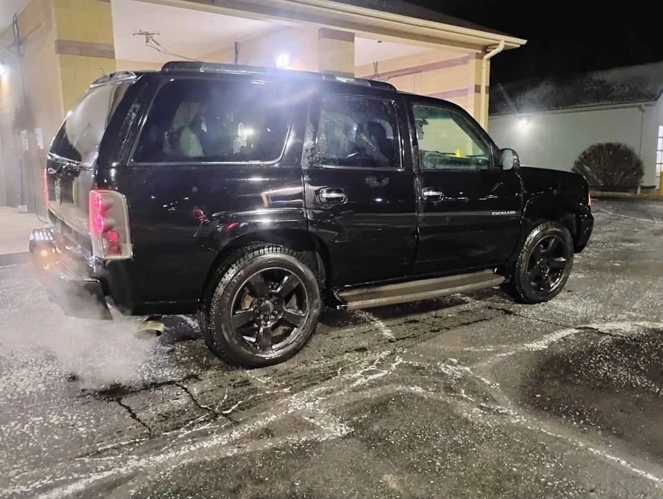 2002 Cadillac Escalade & EXT 2nd Gen - Image 3 of 9
