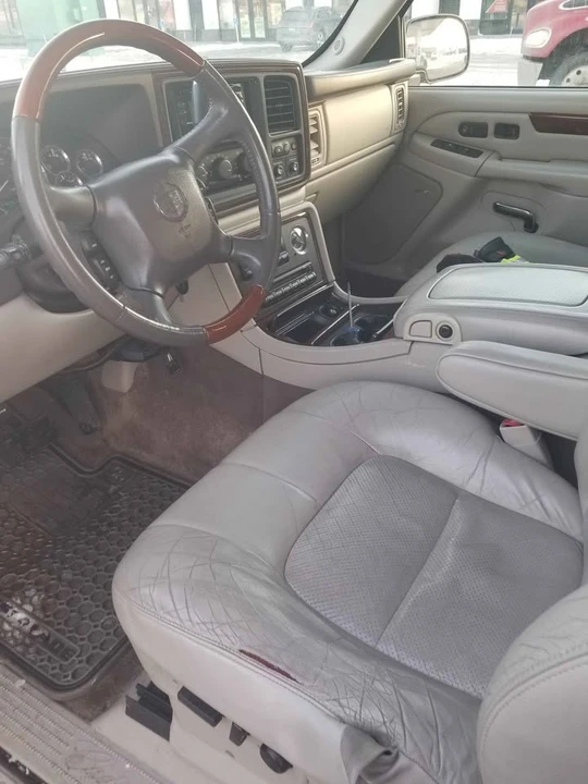 2002 Cadillac Escalade & EXT 2nd Gen - Image 4 of 4