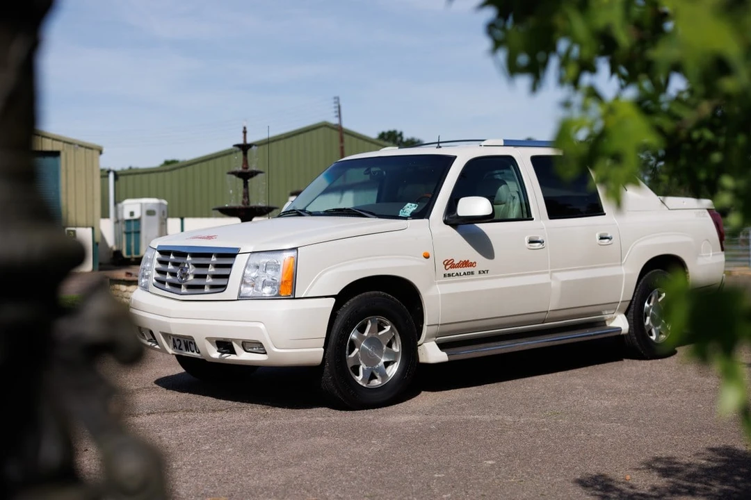 2002 Cadillac Escalade & EXT 2nd Gen - Image 2 of 30