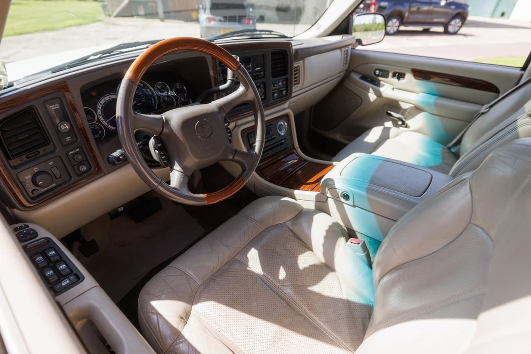 2002 Cadillac Escalade & EXT 2nd Gen - Image 9 of 30