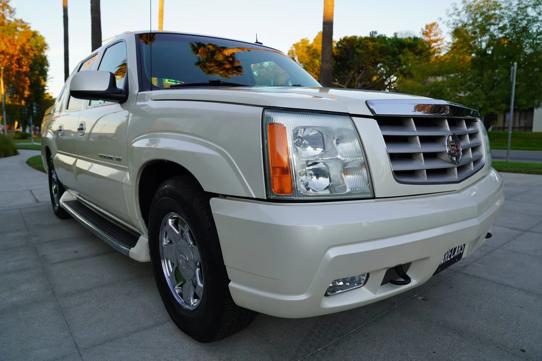 2002 Cadillac Escalade & EXT 2nd Gen - Image 2 of 31