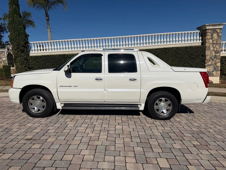 2002 Cadillac Escalade & EXT 2nd Gen - Image 2 of 10