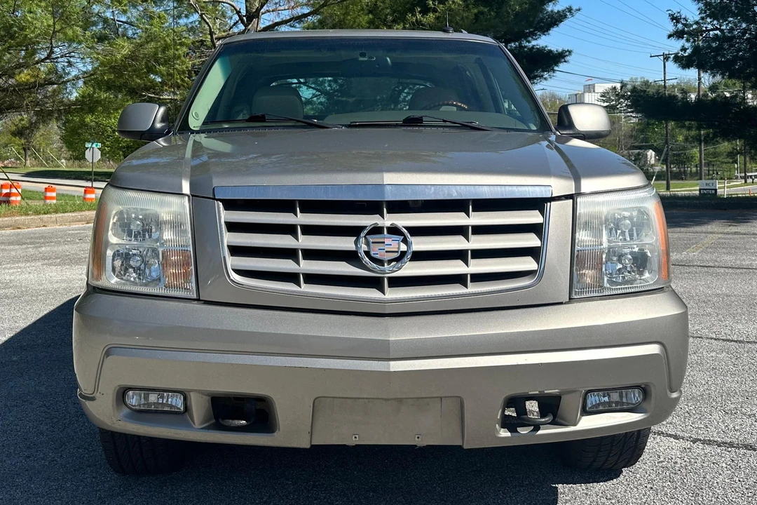 2002 Cadillac Escalade & EXT 2nd Gen - Image 2 of 31