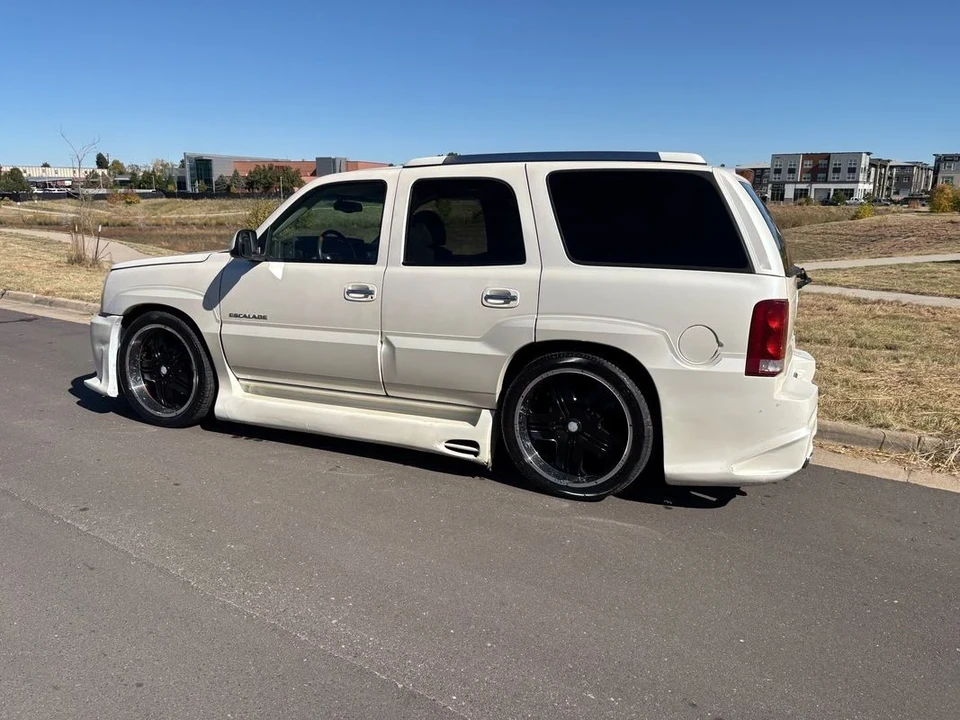 2002 Cadillac Escalade & EXT 2nd Gen - Image 16 of 21