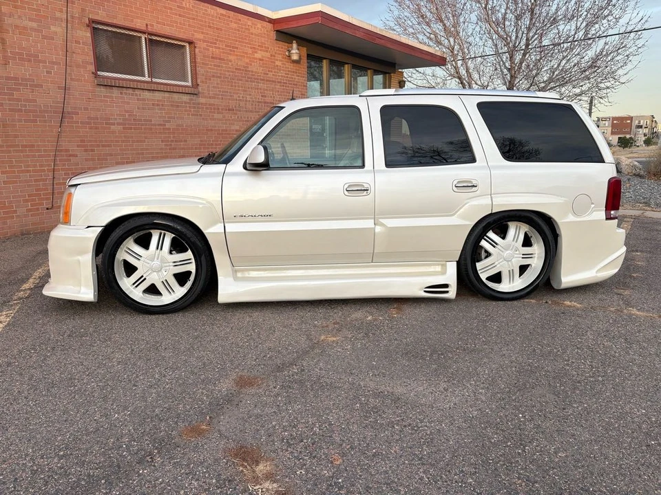 2002 Cadillac Escalade & EXT 2nd Gen - Image 2 of 21