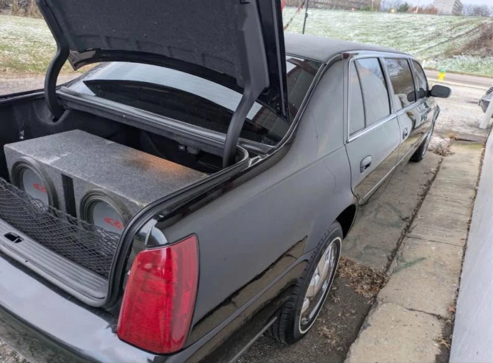 2002 Cadillac - Image 11 of 12
