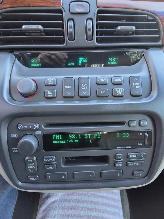 2002 Cadillac DeVille 8th Gen - Image 3 of 5
