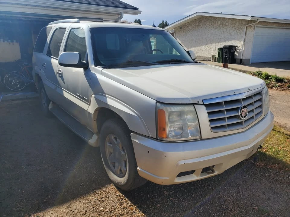 2002 Cadillac Escalade & EXT 2nd Gen - Image 2 of 3