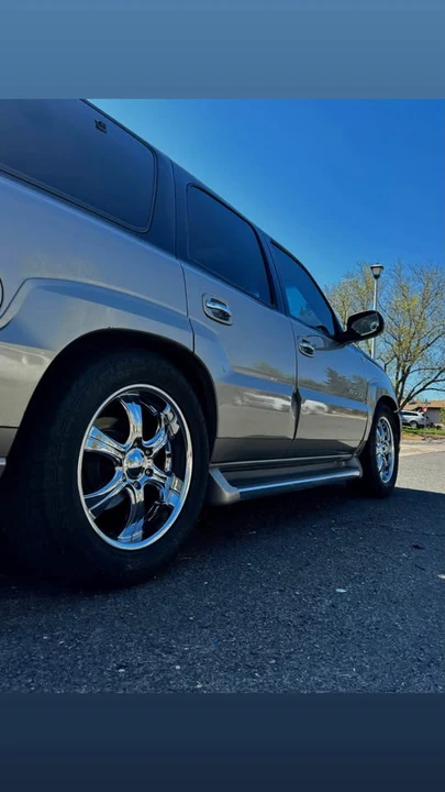 2002 Cadillac Escalade & EXT 2nd Gen - Image 2 of 3