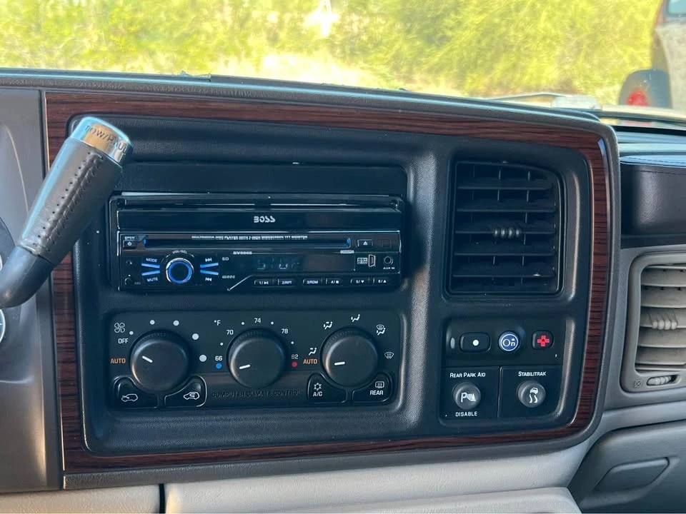 2002 Cadillac Escalade & EXT 2nd Gen - Image 10 of 13