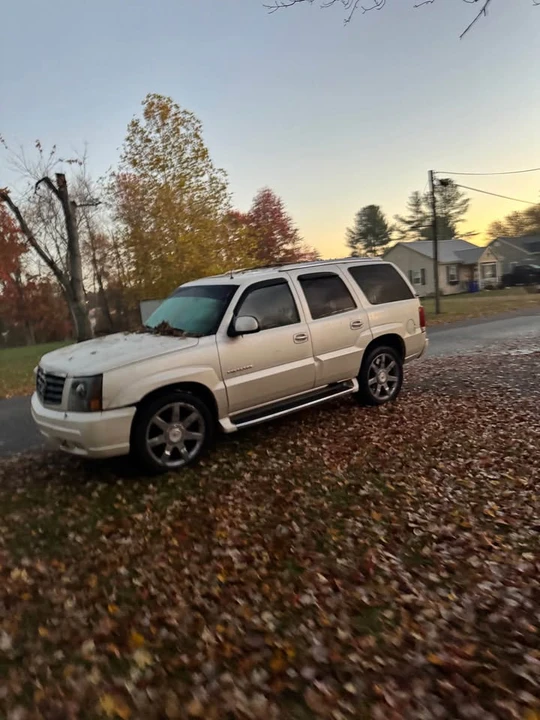 2002 Cadillac Escalade & EXT 2nd Gen - Image 3 of 6