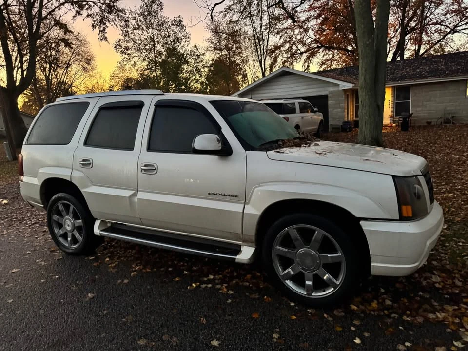 2002 Cadillac Escalade & EXT 2nd Gen - Image 4 of 6