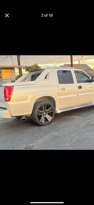 2002 Cadillac Escalade & EXT 2nd Gen - Image 2 of 18