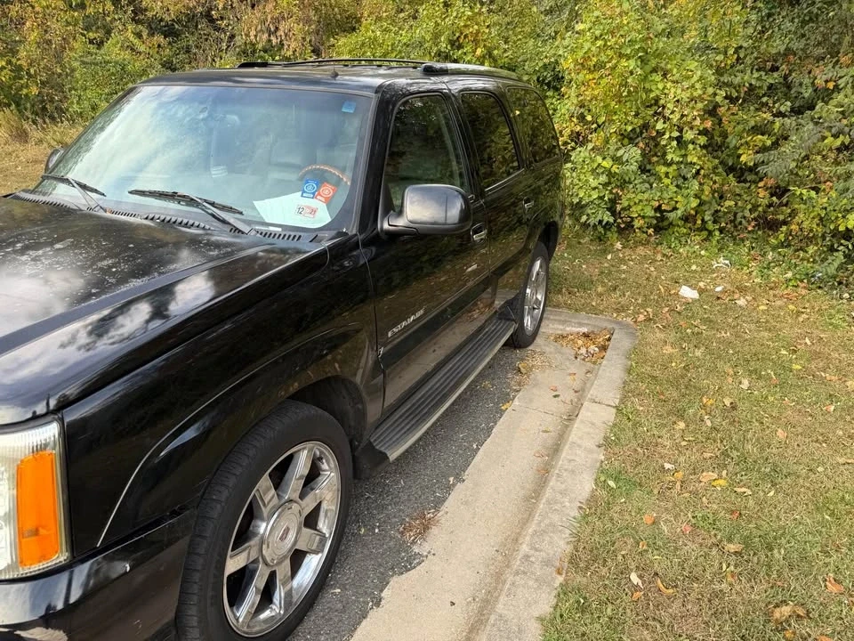 2002 Cadillac Escalade & EXT 2nd Gen - Image 4 of 4