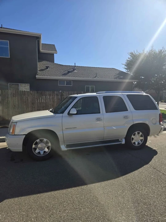 2002 Cadillac Escalade & EXT 2nd Gen - Image 4 of 6