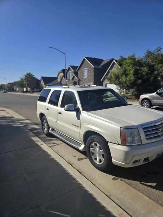 2002 Cadillac Escalade & EXT 2nd Gen - Image 2 of 6