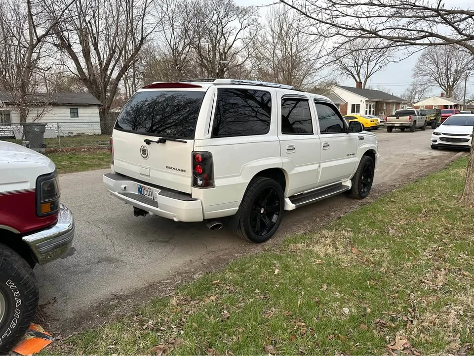 2002 Cadillac Escalade & EXT 2nd Gen - Image 3 of 11