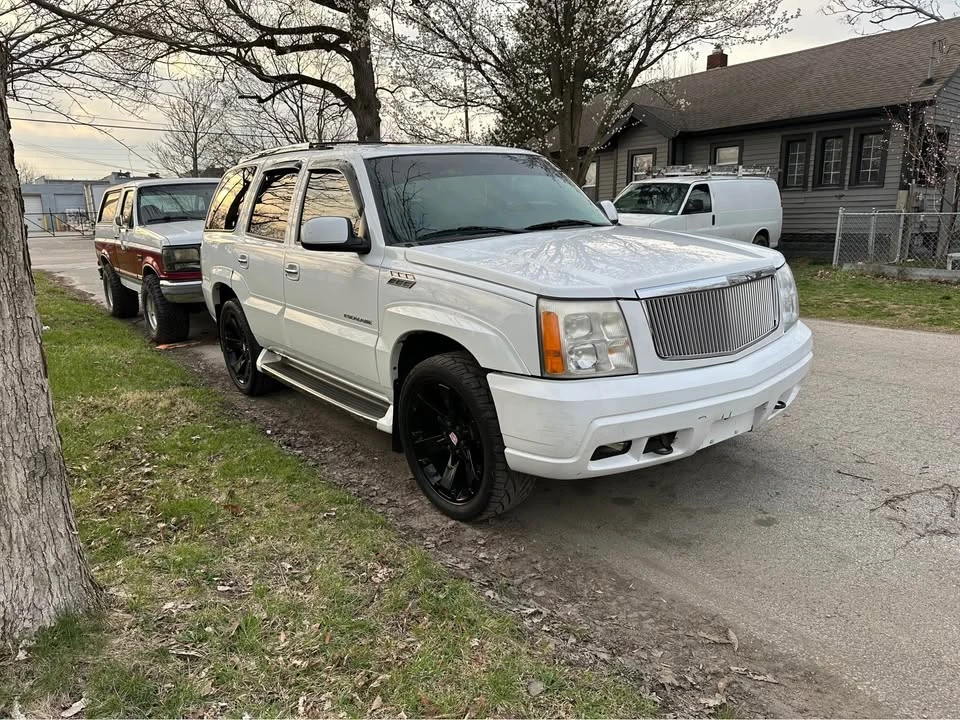 2002 Cadillac Escalade & EXT 2nd Gen - Image 4 of 11