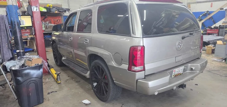 2002 Cadillac Escalade & EXT 2nd Gen - Image 2 of 7