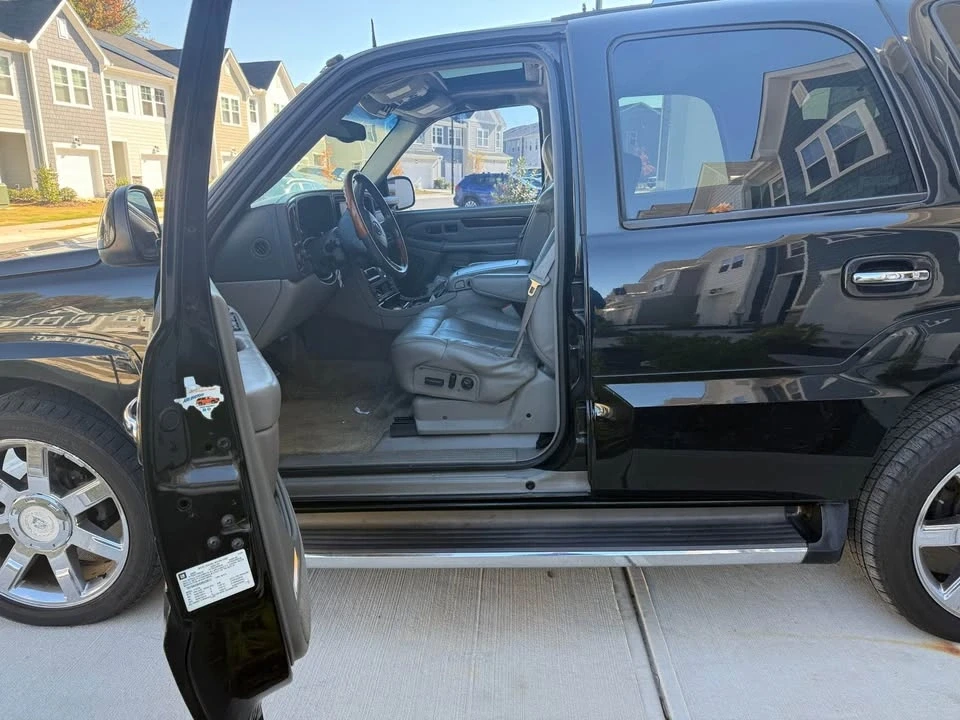 2002 Cadillac Escalade 1st Gen - Image 2 of 5